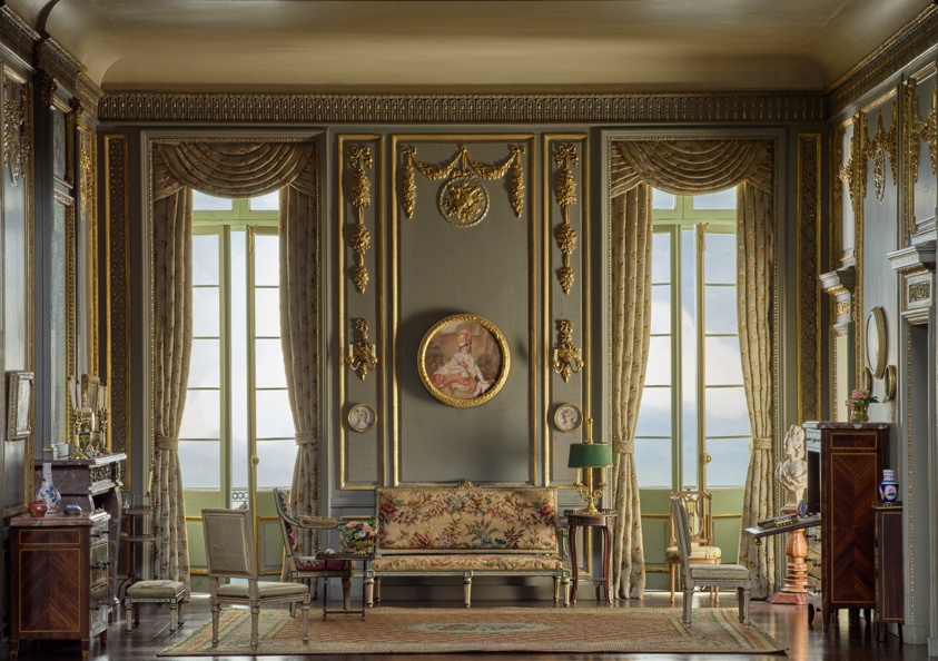 A work made of miniature room, mixed media.