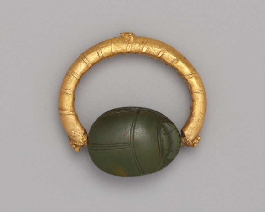 A work made of gold and green jasper.