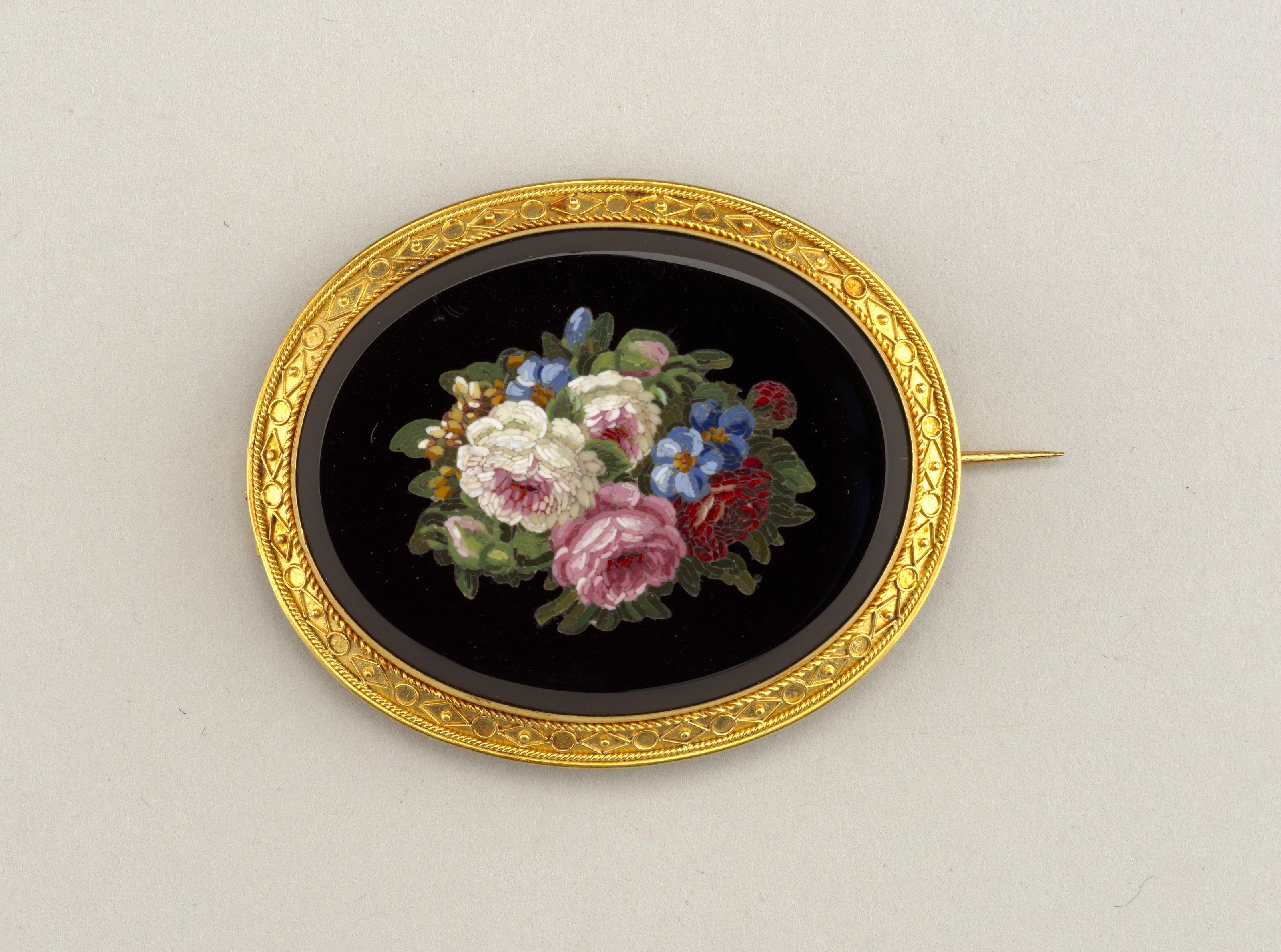 Brooch — Brooch. Stone mosaic, onyx, gold.