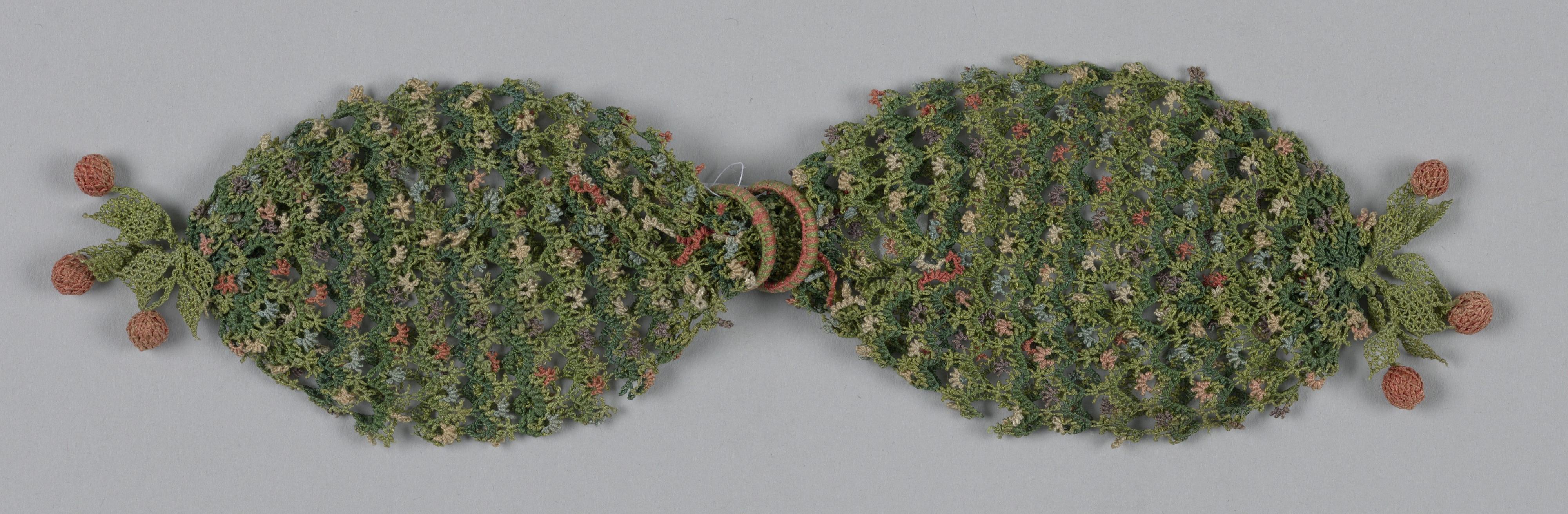 Miser's purse — Miser's purse. Medium: silk Technique: needle knotting (bebilla).