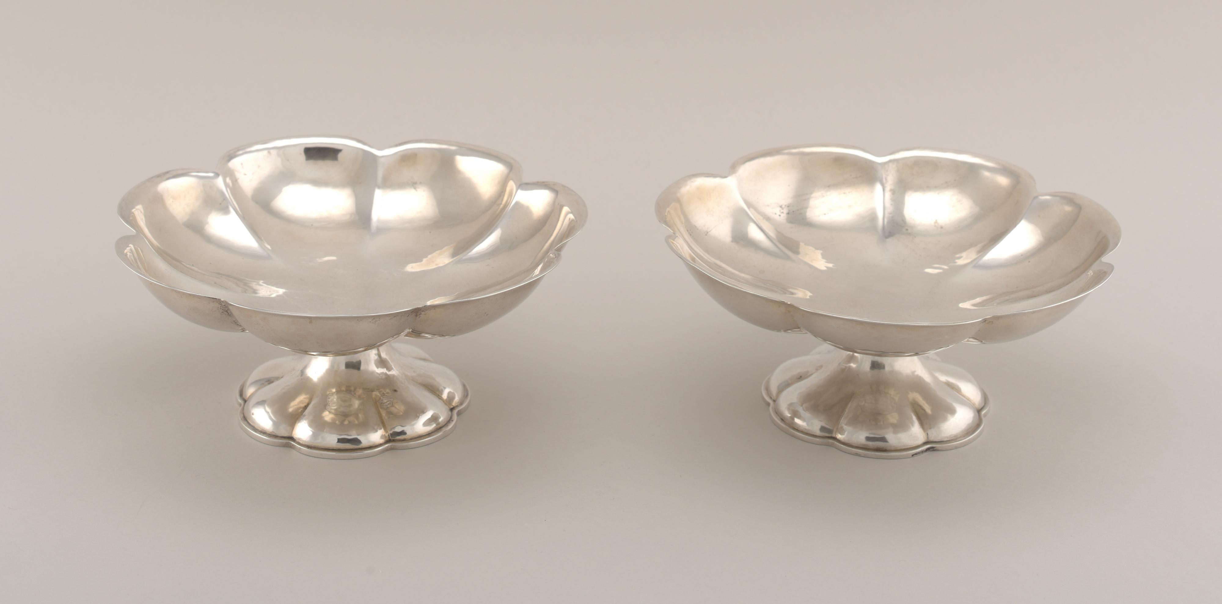 A PAIR OF DISHES